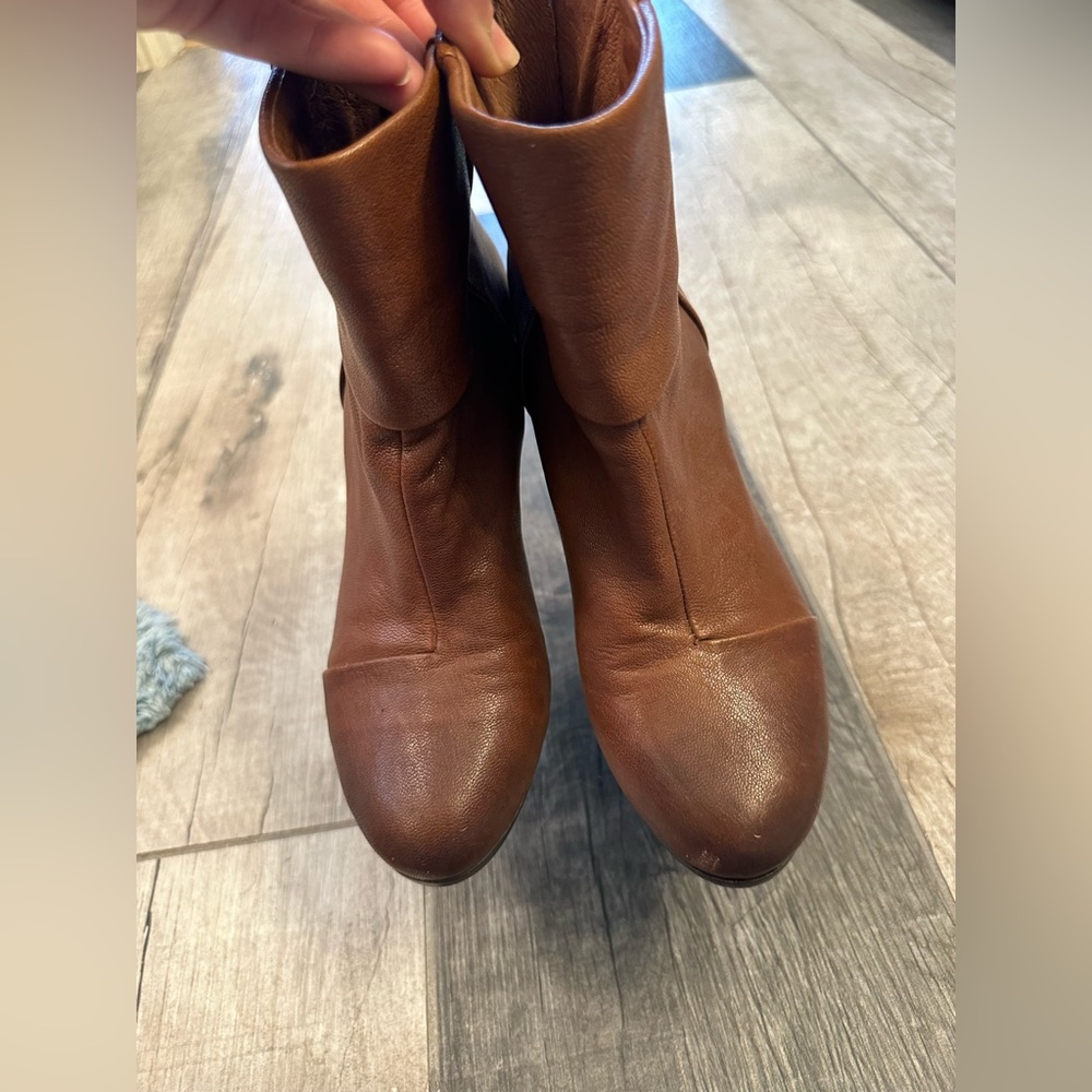 Vince Camuto Fall Ankle Boot Gorgeous Medium Brown Soft Leather W/ Chunky Heel - Picture 4 of 15